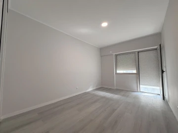 Apartamento T2 para Venda em Oeiras e São Julião da Barra, Paço de Arcos e Caxias