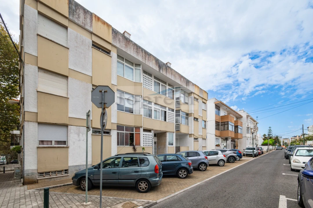 Apartamento T2 para Venda em Carcavelos e Parede Foto 1