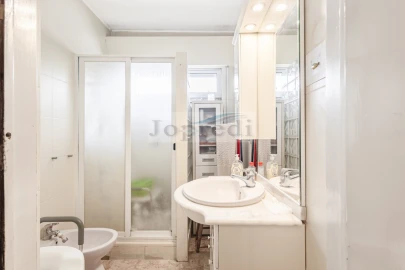 Apartamento T2 para Venda em Carcavelos e Parede