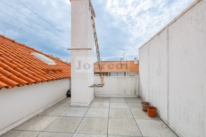 Apartamento T2 para Venda em Carcavelos e Parede