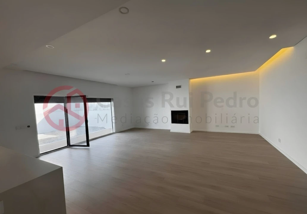 Moradia T3 para Venda em Fernao Ferro Foto 9