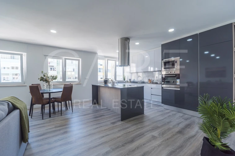 Apartamento T3 para Venda em Benfica Foto 2
