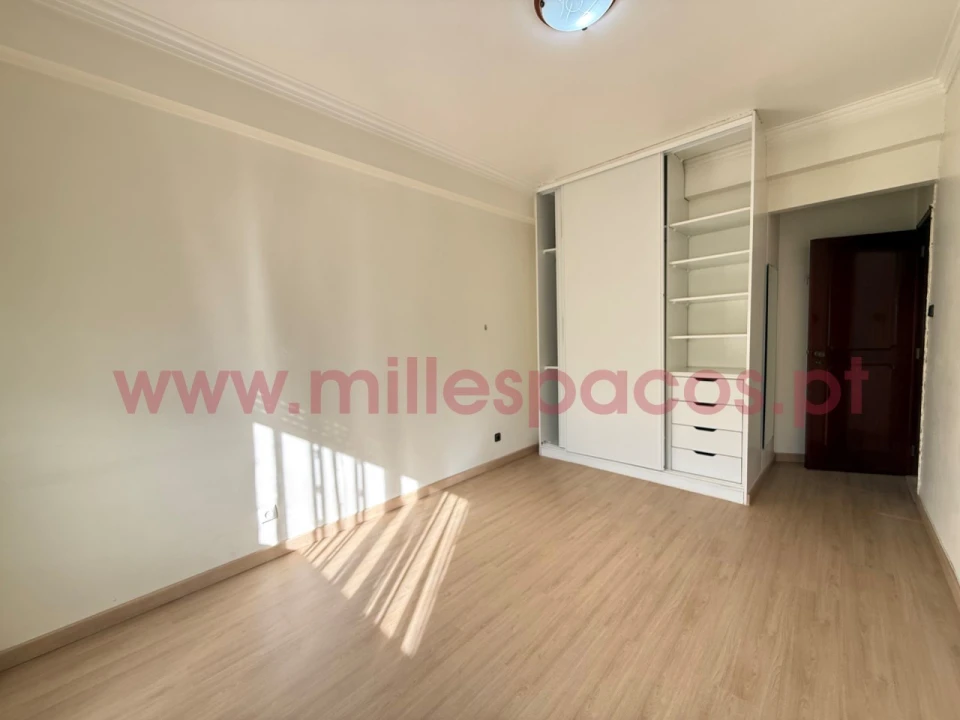 Apartamento T2 para Arrendamento em Odivelas Foto 32