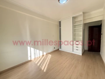 Apartamento T2 para Arrendamento em Odivelas