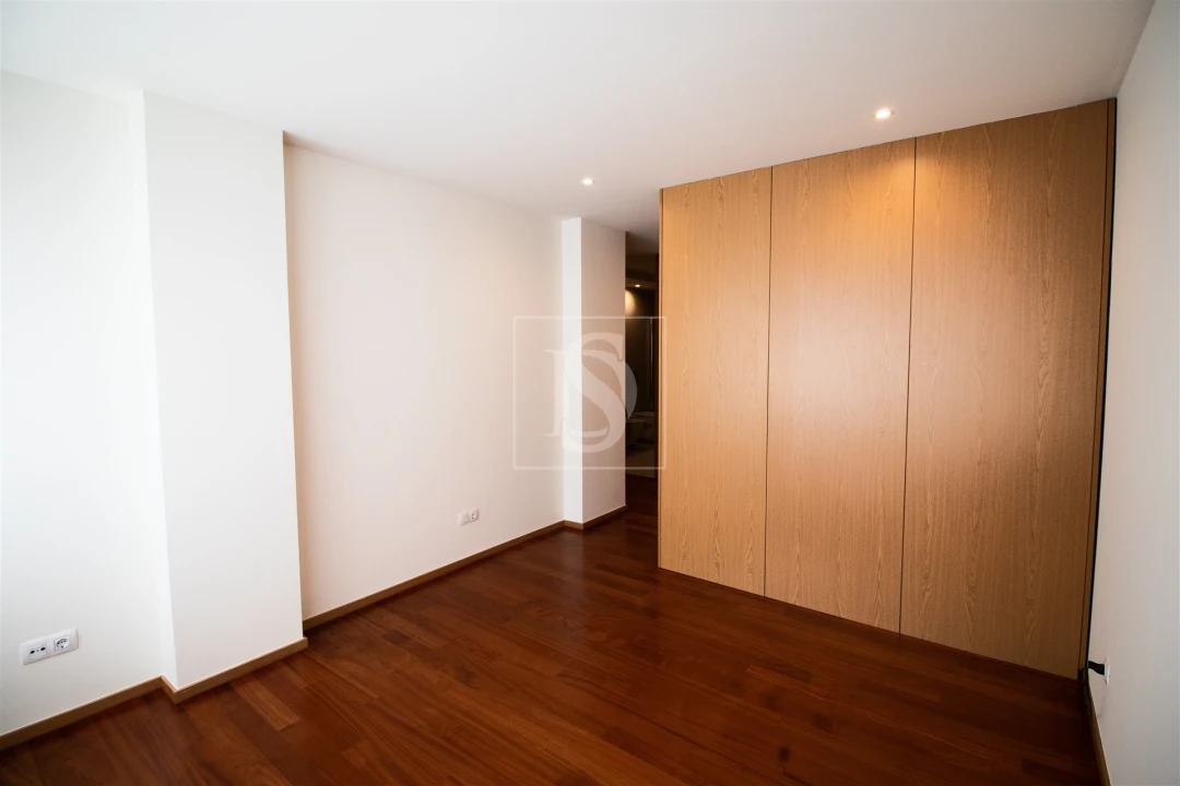 Apartamento T3 para Venda em Arcozelo Foto 23