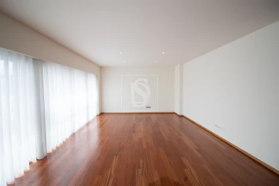 Apartamento T3 para Venda em Arcozelo
