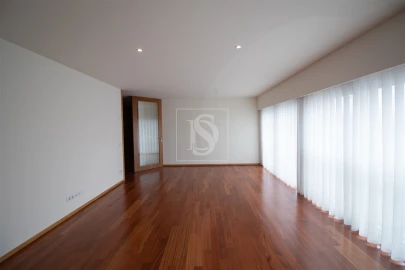 Apartamento T3 para Venda em Arcozelo