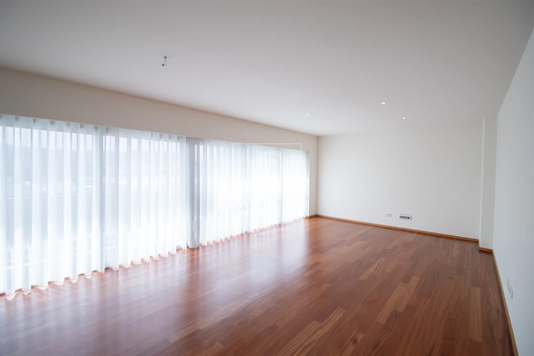 Apartamento T3 para Venda em Arcozelo Foto 9
