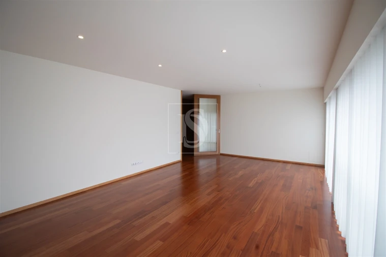 Apartamento T3 para Venda em Arcozelo Foto 11
