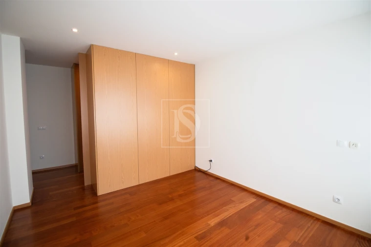 Apartamento T3 para Venda em Arcozelo Foto 24