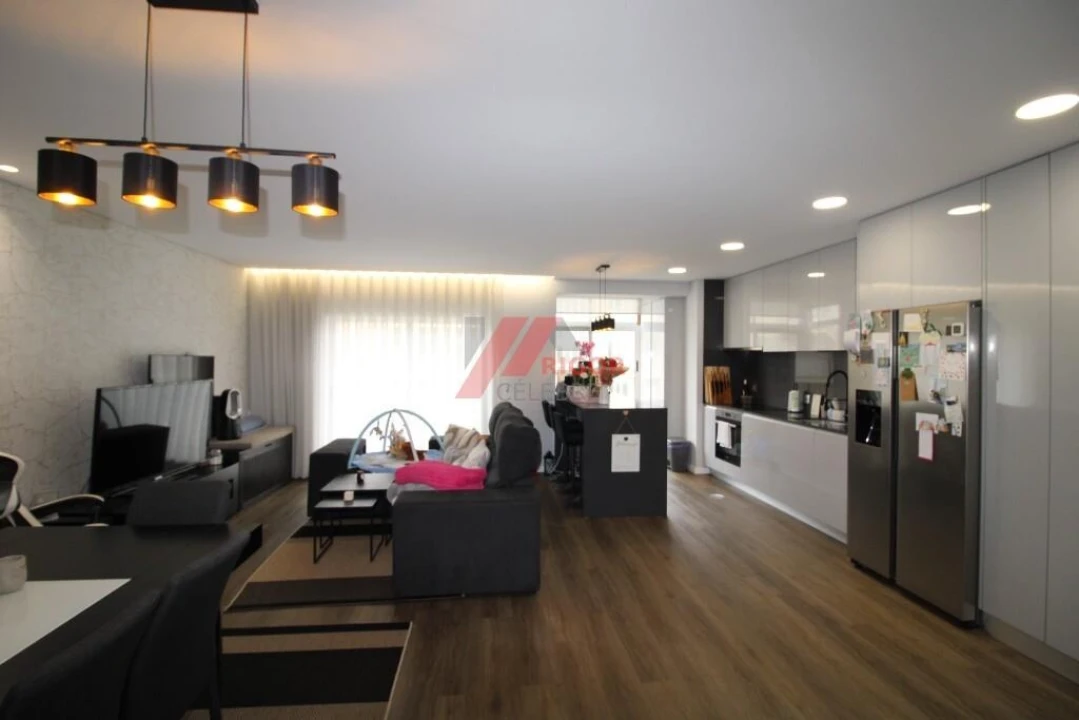 Apartamento T3 para Venda em Labruge Foto 2