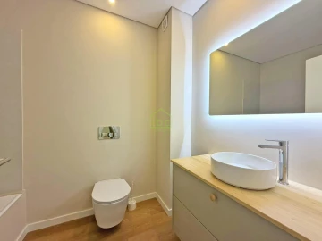 Apartamento T4 para Venda em Gulpilhares e Valadares
