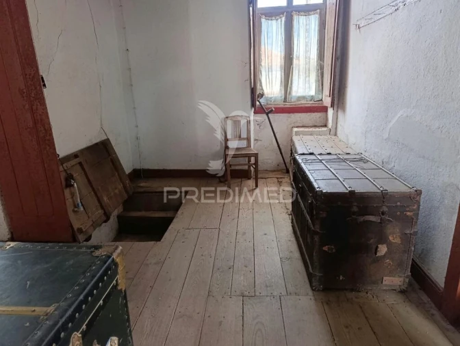 Moradia T4 para Venda em Andrães Foto 4