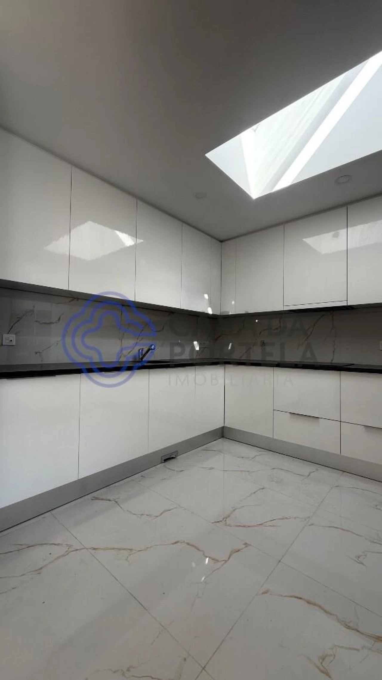 Moradia T3 para Venda em São Felix da Marinha Foto 4