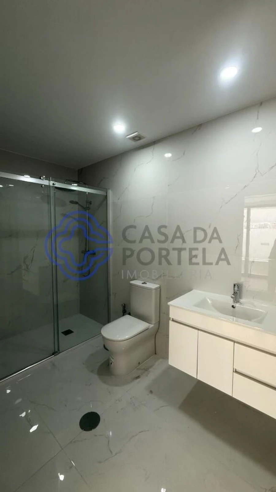 Moradia T3 para Venda em São Felix da Marinha Foto 9