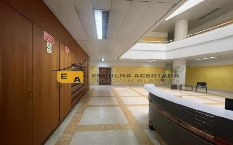 Escritório para Venda em Cidade da Maia Foto 3
