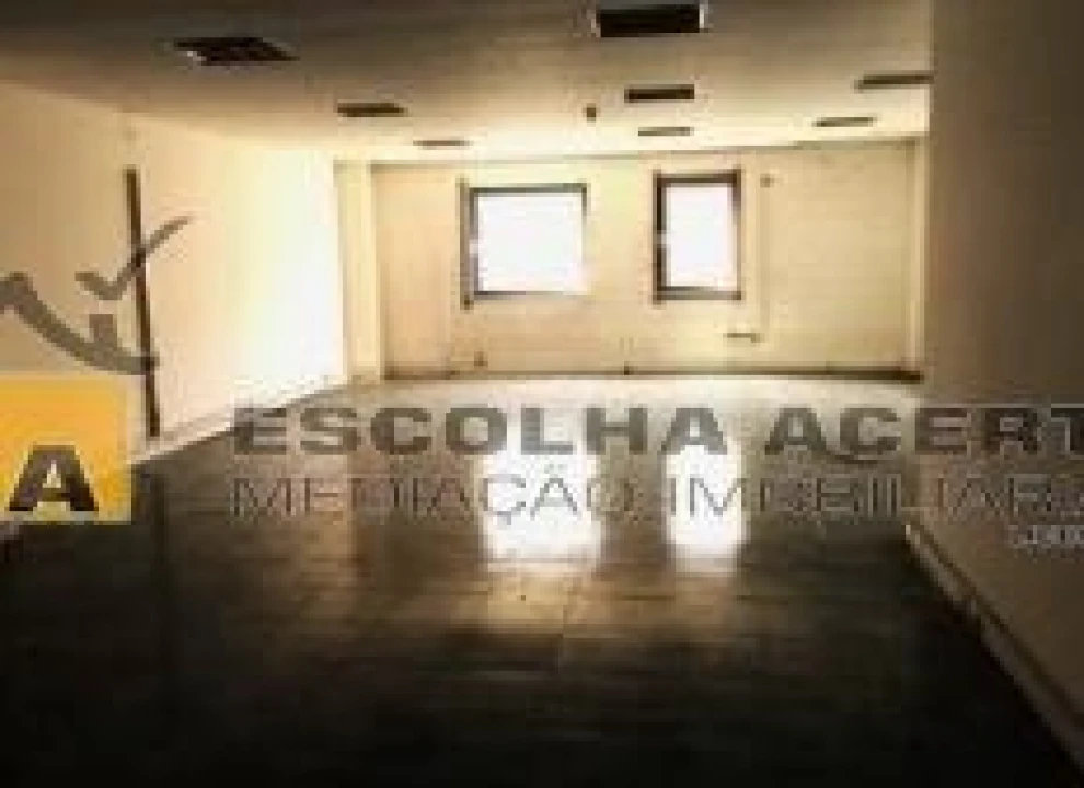 Escritório para Venda em Cidade da Maia Foto 1