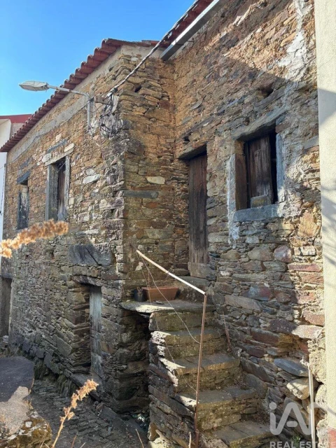 Moradia T2 para Venda em Sobreira Formosa e Alvito da Beira