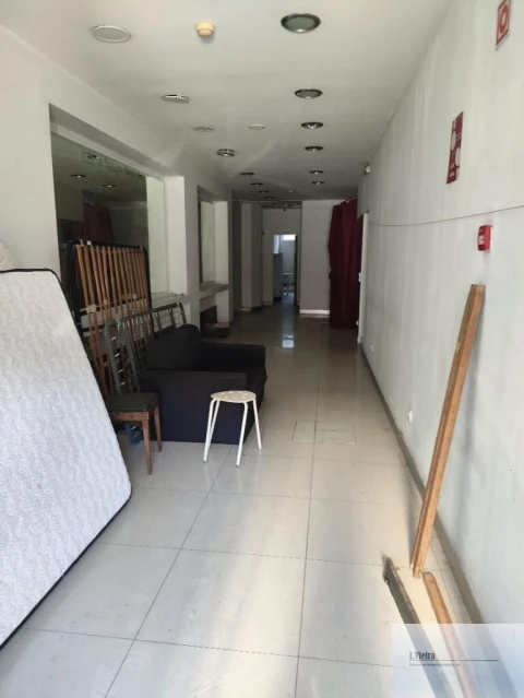 Loja para Arrendamento em Mafamude e Vilar do Paraíso