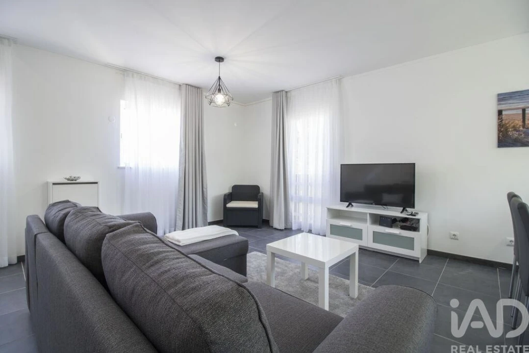 Apartamento T2 para Venda em Quarteira Foto 3