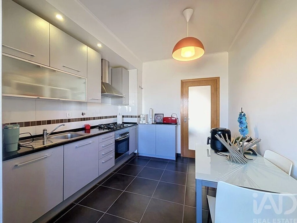 Apartamento T1 para Venda em Santo António dos Cavaleiros e Frielas Foto 9