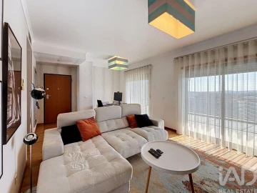 Apartamento T1 para Venda em Santo António dos Cavaleiros e Frielas