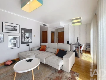 Apartamento T1 para Venda em Santo António dos Cavaleiros e Frielas