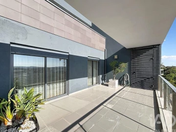 Apartamento T1 para Venda em Santo António dos Cavaleiros e Frielas