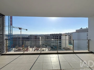 Apartamento T1 para Venda em Santo António dos Cavaleiros e Frielas