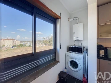Apartamento T1 para Venda em Santo António dos Cavaleiros e Frielas