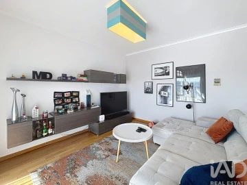 Apartamento T1 para Venda em Santo António dos Cavaleiros e Frielas