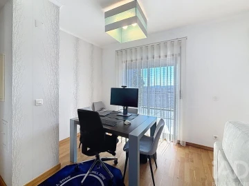 Apartamento T1 para Venda em Santo António dos Cavaleiros e Frielas