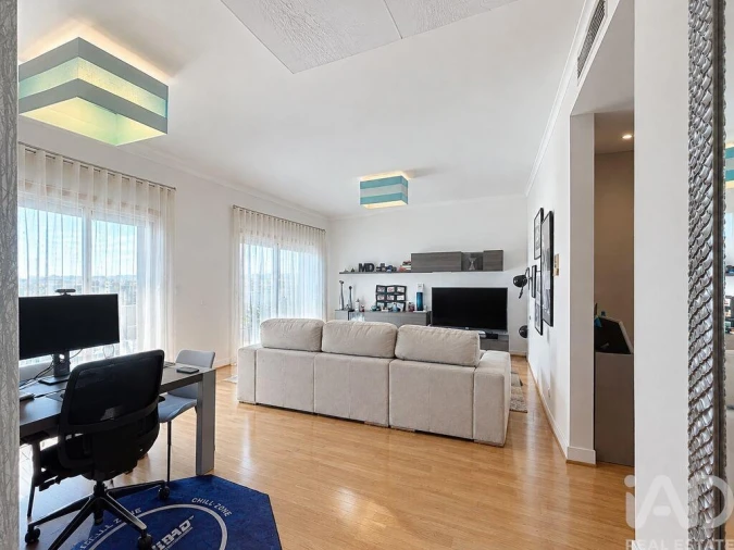 Apartamento T1 para Venda em Santo António dos Cavaleiros e Frielas Foto 2