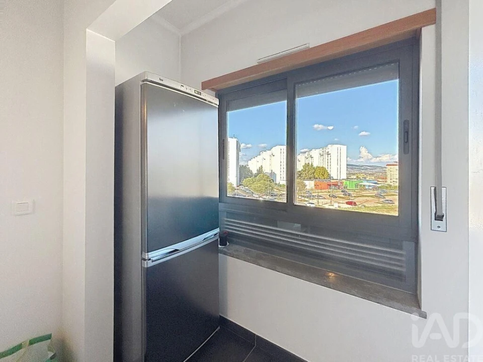 Apartamento T1 para Venda em Santo António dos Cavaleiros e Frielas Foto 12