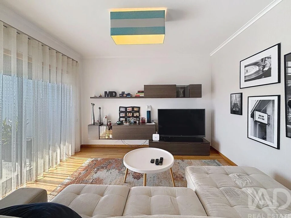 Apartamento T1 para Venda em Santo António dos Cavaleiros e Frielas Foto 1