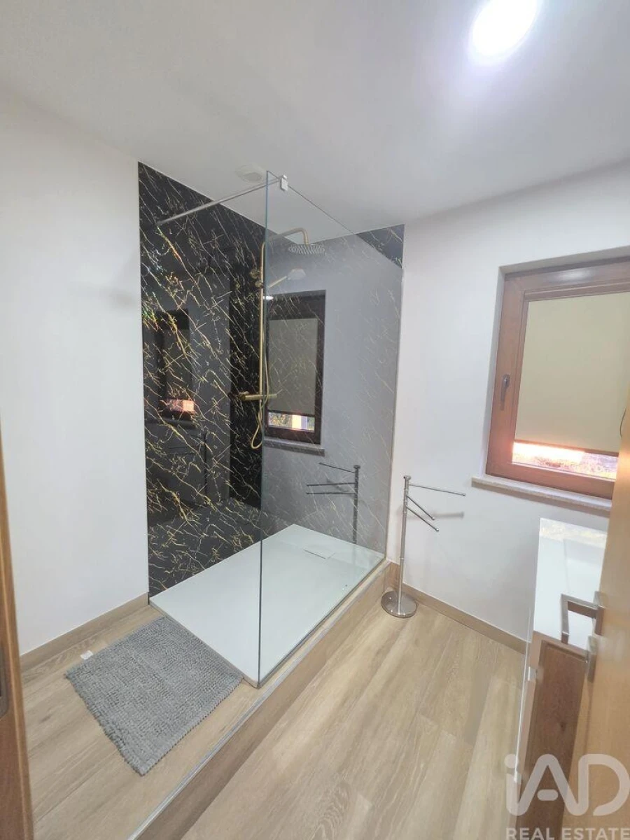 Moradia T3 para Arrendamento em Loivo Foto 18