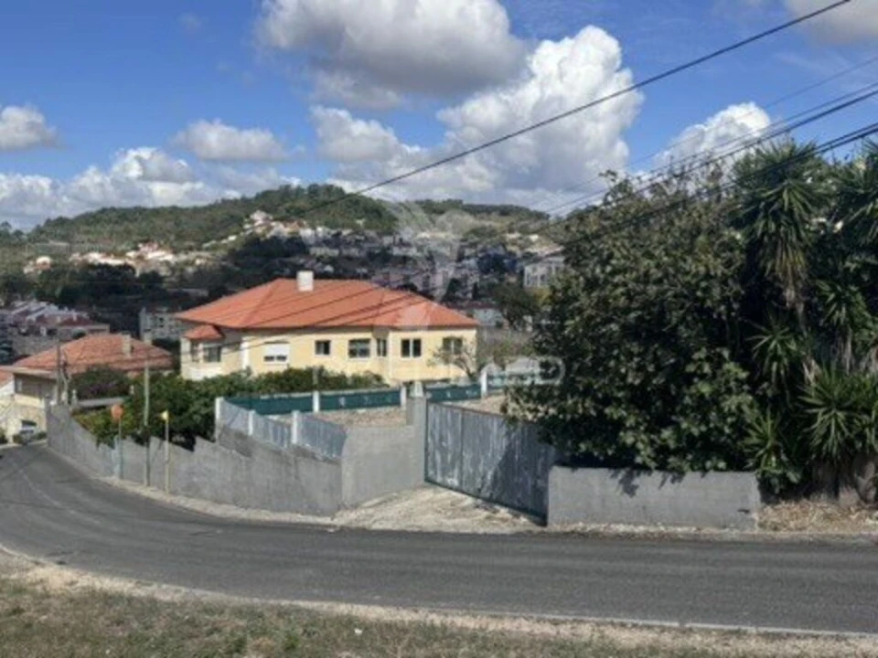 Moradia T5 para Venda em Ramada e Caneças Foto 3