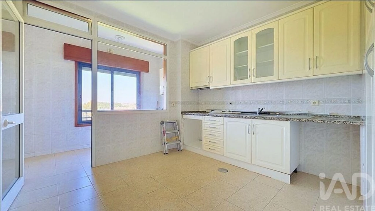 Apartamento T3 para Venda em Paços de Brandão Foto 6