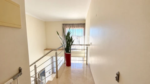 Moradia T4 para Arrendamento em Quarteira