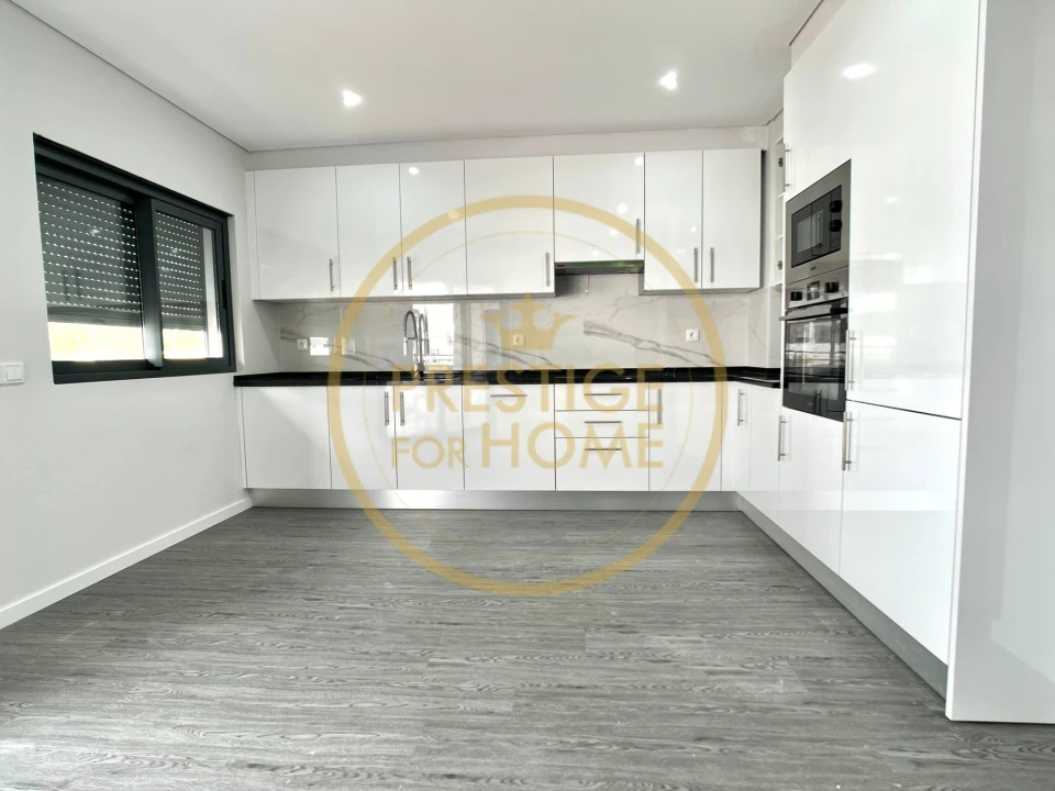 Apartamento T3 para Venda em Quelfes Foto 19