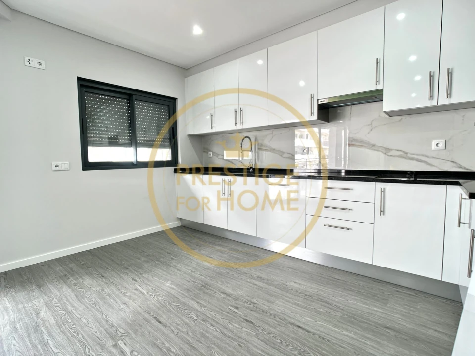 Apartamento T3 para Venda em Quelfes Foto 17