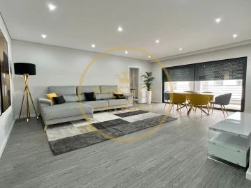 Apartamento T3 para Venda em Quelfes