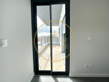 Apartamento T3 para Venda em Quelfes