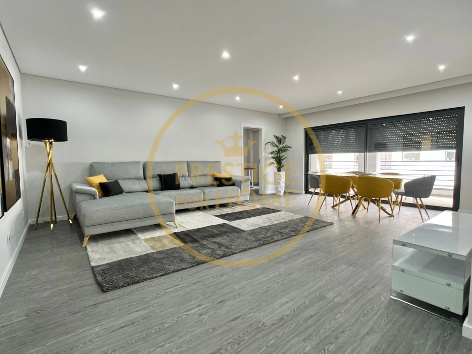 Apartamento T3 para Venda em Quelfes Foto 2