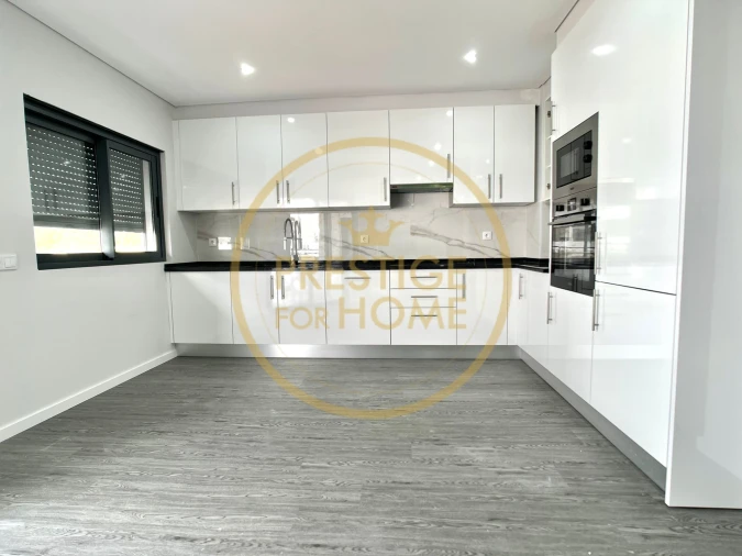 Apartamento T3 para Venda em Quelfes Foto 19