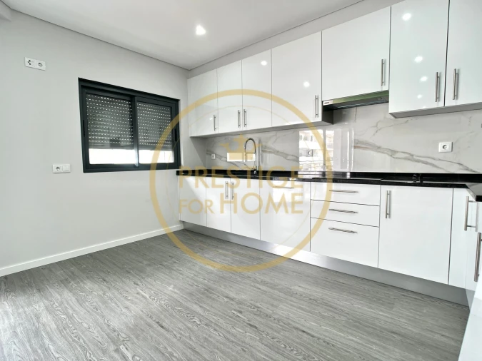 Apartamento T3 para Venda em Quelfes Foto 17