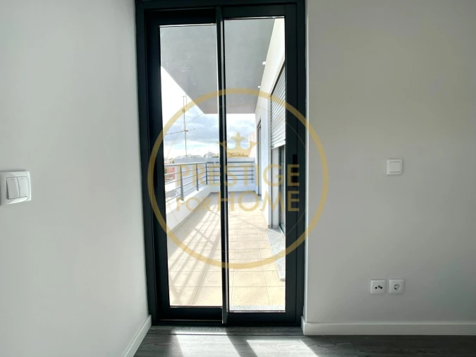 Apartamento T3 para Venda em Quelfes Foto 18