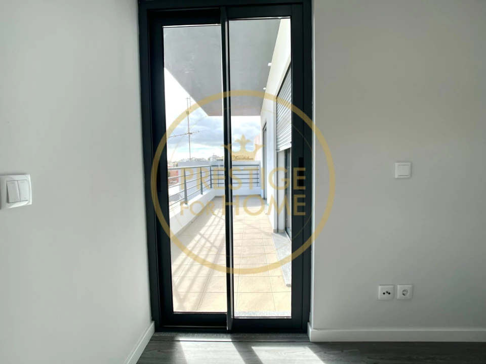 Apartamento T3 para Venda em Quelfes Foto 18