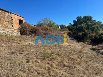 Terreno para Venda em Cebolais de Cima e Retaxo