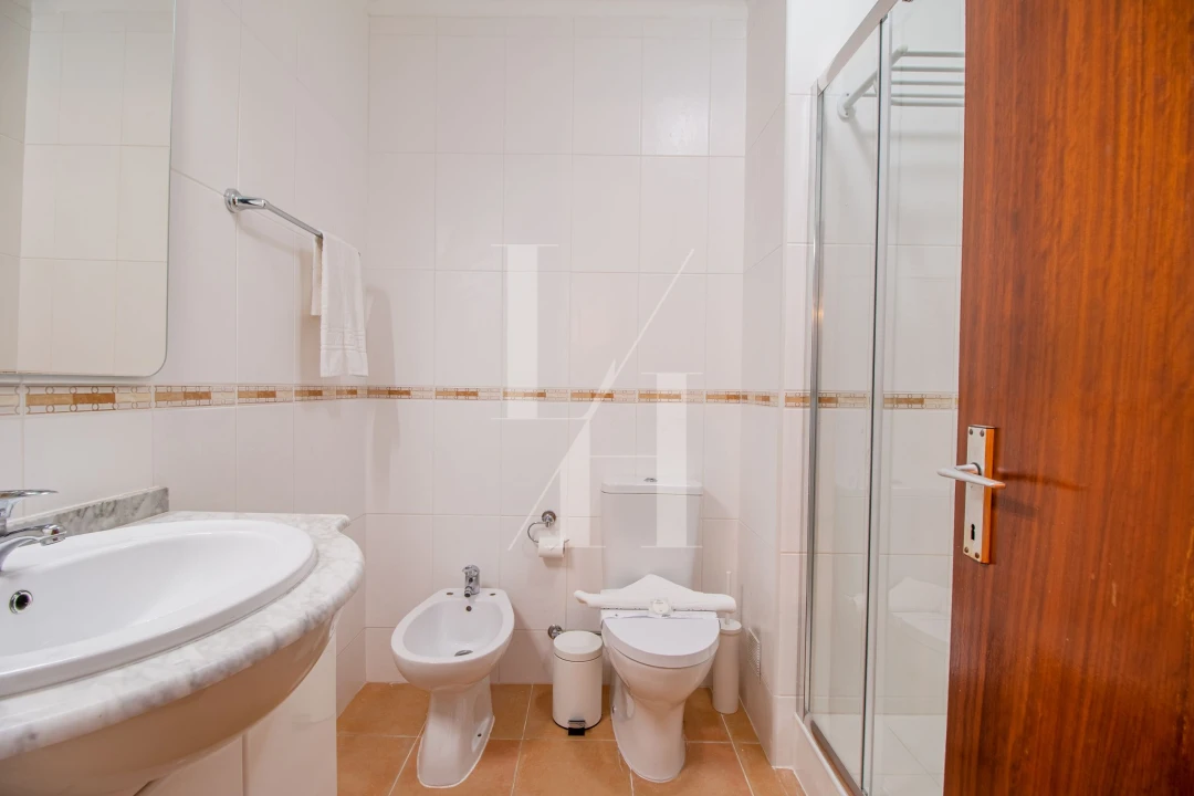 Apartamento T2 para Arrendamento em Quarteira Foto 19